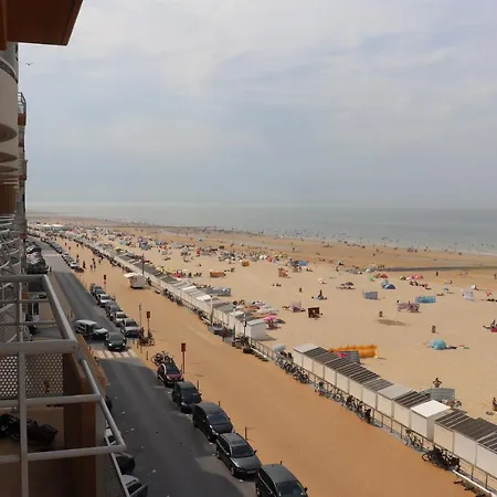 Met Zeezicht En Verwarmd Zwembad Oostende