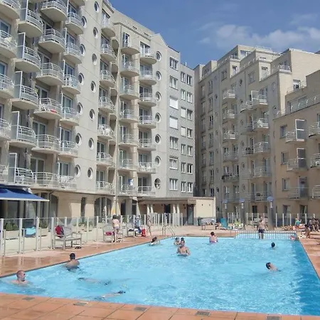 Appartement Met Zeezicht En Verwarmd Zwembad Oostende